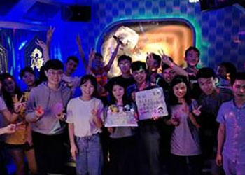 我亲爱的1812的徒儿们，今天玩得很开心，祝蚯蚓同学生日快乐，祝大家以后大家的路可以顺顺利利